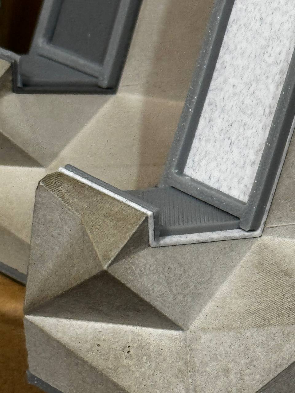 Betonstand | Keyboard Display Stand