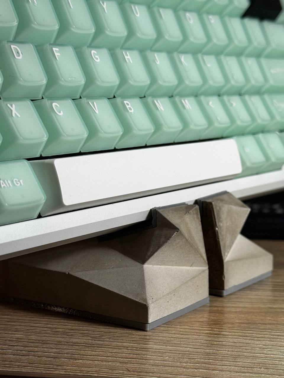 Betonstand | Keyboard Display Stand